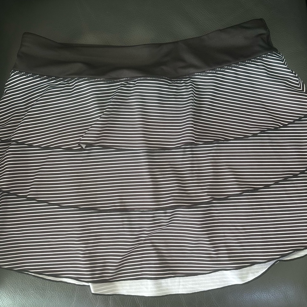 Medium size black-and-white tennis skort